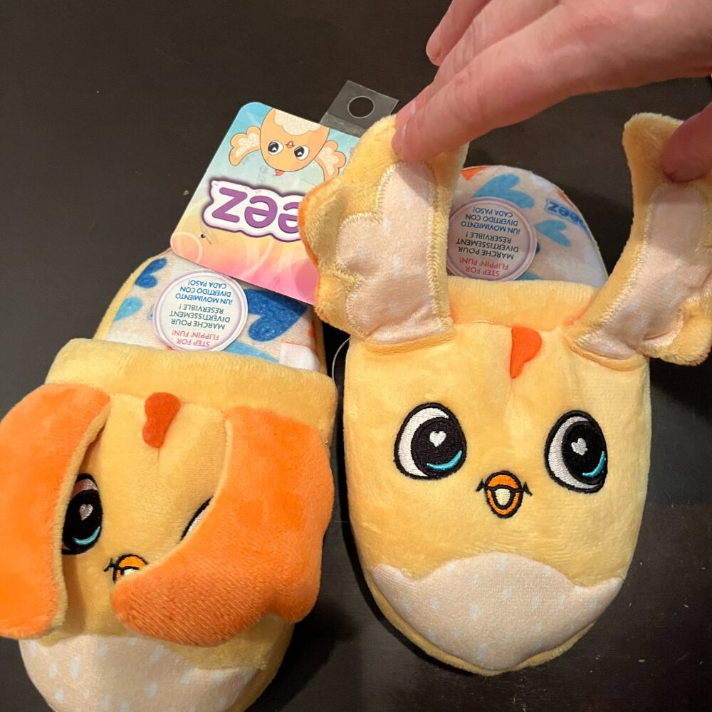 Kids Slippers (Flipeez) (Size Small Fits Kids Sizes 10-13 US) ‎ (new)